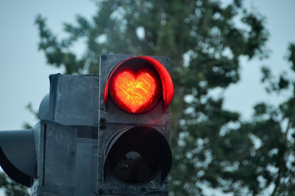 stoplight, heart, road-2375476.jpg